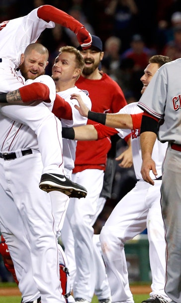 Red Sox beat Reds 4-3 in 12 on Sizemore Wall ball